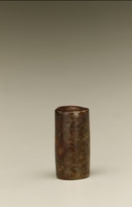 Sylinterimäinen helmi, Taijärven alue, Liangzhu-kulttuuri, 3300-2250 eKr. (jade)