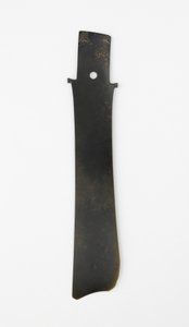 Haarukkataltta (zhang), Qijia-kulttuuri, n. 2500-2000 eKr. (jade (nefriitti))