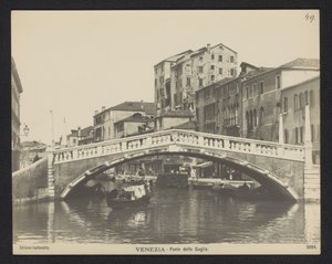 Venetiën tornien silta Venetsia - Ponte delle Guglie (otsikko esineessä)