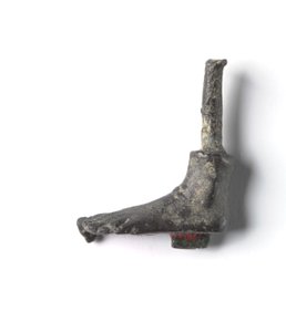 Pronssivuori "Shawabty-paketista": Jalka, 18.–19. dynastia, n. 1336-1256 eKr. (pronssi) tekijältä New Kingdom Egyptian