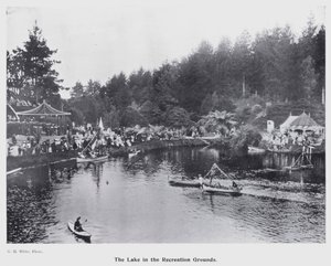 New Plymouth, Uusi-Seelanti: Lake in the Recreation Grounds (m/w kuva) tekijältä New Zealand Photographer