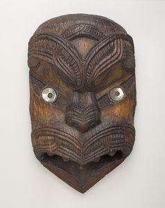Gable Mask (Koruru) Gisbornessa, North Island, n. 1860 (puu ja paua-kuori) tekijältä New Zealand School