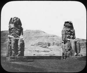 Memnonin kolossit, Luxor Thebes, Egypti, c1890 tekijältä Newton and Co
