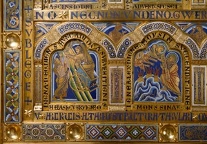 Nicolas de Verdunin (n. 1130/50-1205) kullasta ja enamaillesta valmistettu Verdun-alttari: kohtauksia Vanhasta ja Uudesta testamentista: yksityiskohta, joka kuvaa Elian taivaaseenastumista ja Moosesta vastaanottamassa lain taulukoita. 1100-luvun Klosterneu