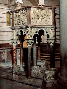 Kirkon marmorinen saarnatuoli Pisan kastekappelissa 1260 (matala kohokuvio)
