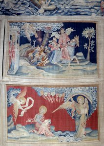 Ilmestyskirjan ripustus (1373-1383), n. 24: viides trumpetti: avain vapauttaa heinäsirkat. Alla, n. 27, kirjan enkeli ilmestyy Pyhälle Johannekselle, joka kirjoittaa jumalallisen viestin seitsemän väriaineen ääneen. Nicolas Bataillen kuvakudos (133 tekijältä Nicolas Bataille