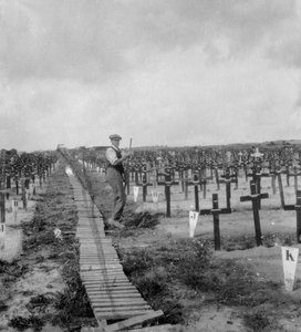 Hoogen kraatterin hautausmaa, lähellä Ypres, Belgia, ensimmäinen maailmansota, c1917-c1918
