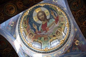 Kristus Pantokraattori Pyhän Pietarin Vapahtajan kirkon keskuskupolin alla tekijältä Nikolai Nikolayevich Harlamov