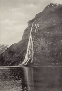 The Seven Sisters (Waterfall) Geiranger (m/w kuva) tekijältä Norwegian Photographer