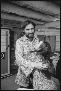 Dennis Hopper ja vaimo Michelle Phillips kotonaan New Mexicossa