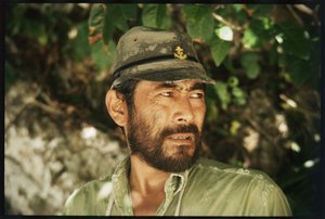 Toshiro Mifune elokuvan "Hell in the Pacific" kuvauksissa