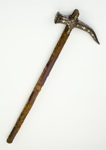 War Hammer, n. 1680 (rautaa ja puuta hopealangalla ja tekstiileillä) tekijältä Ottoman School