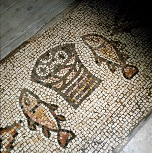 Kalojen ja leipien ihme, mosaiikki 4. tai 5. vuosisadalta tekijältä Paleo Christian