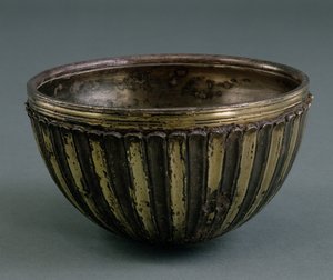 Partialainen kulho, Iran, noin 100–200 jKr (hopeakullattu)