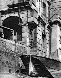 Thamesin puolella sijaitsevan kauppiaskartanon jäänteet lähellä Cannon Streetin asemaa, 1926-1927