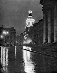 Kostea sää Trafalgar Squarella Lontoossa, 1926-1927