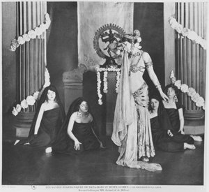 Mata Hari esiintymässä Musee Guimetissa, Pariisissa, 13. maaliskuuta 1905
