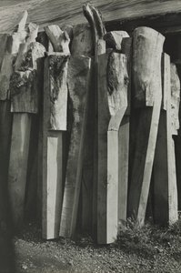 Toteemit, vanha telakka, ruis tekijältä Paul Nash