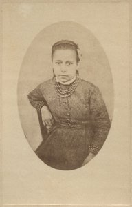 Hysteria, normaali ulkonäkö, kuva Bourneville et P.:n julkaisusta "Iconographie Photographique de La Salpetriere". Regnard, levy I, Pariisi, 1876 (valkopainatus).