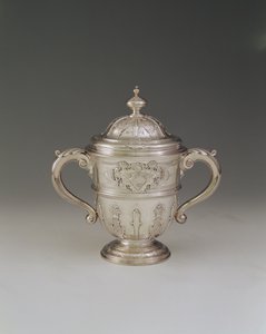 Kaksikahvainen kuppi ja kansi, 1730-31