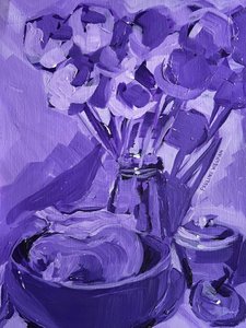 Violetti kukka-asetelma
