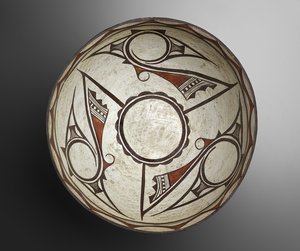 Taikinakulho geometrisilla kuvioilla tekijältä People Zuni