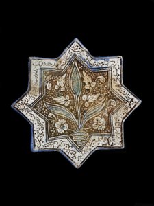 Kahdeksansakarainen tähtilaatta, Sultanabad, Iran, Il-Khanid-dynastia (keraaminen)