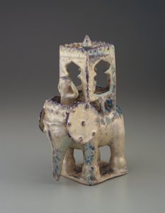 Elefantti howdalla ja figuurilla, Iran, Seljud-dynastia (keraaminen)