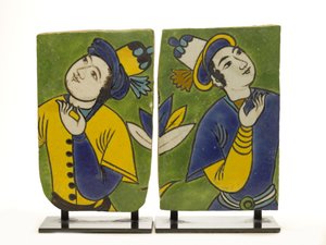 Fragmenttilaatat kuviollisilla koristeilla tekijältä Persian School