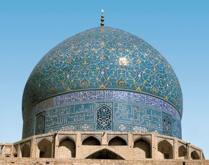 Persialainen arkkitehtuuri (Safavid): Kuninkaallisen moskeijan (tai Masjid I-Shahin) kupoli: yksityiskohta keramiikasta sisäänkäynnistä. 1612-1630. Isfahan (Isfahan tai Espahan, Esfahan), Iran. tekijältä Persian School