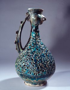 Persialainen taide: keraaminen akvamariini kukonpäällä ja Waq Waq -puun inspiroimilla koristeilla. Kashanista. 1200-luvun Pariisi, Louvre-museo tekijältä Persian School