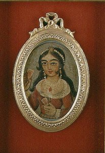 Qajarin rintakuva, joka kuvaa koristeltua naista (öljy kankaalle) tekijältä Persian School