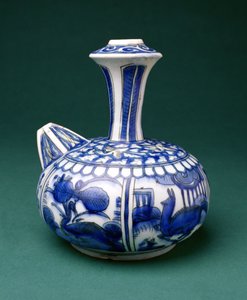 Safavid Sinivalkoinen Kendi, 1600-50 (lasituksen alle maalattu keramiikka) tekijältä Persian School