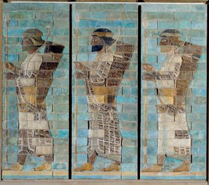 Jousimiesten friisi Persian kuninkaan Dareios I:n palatsista Susassa (6. vuosisata eKr.). Sähköpostilla lähetetty tiilipohja. 510 eaa. Pariisi, Louvre-museo. tekijältä Persian School
