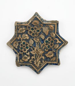 Laatta kahdeksansakaraisen tähden muodossa, Il-Khanid-kausi, 1256-1335 (kivitahna, valettu ja maalattu läpinäkyvän lasitteen alla) tekijältä Persian School