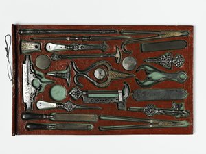 Työkalusarja, joka kuvaa pyhää perhettä, n. 1830 (sekoitettu media) tekijältä Persian School