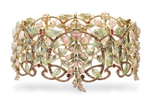 Art Nouveau -multihelmi ja emali "Glycines"-choker tekijältä Philippe Wolfers