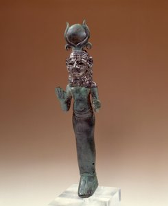 Itämaiset antiikkiesineet: Foinikialainen jumalatar. Patsas pronssia ja hopeaa. 700-600 eaa. Pariisi, Louvre-museo tekijältä Phoenician