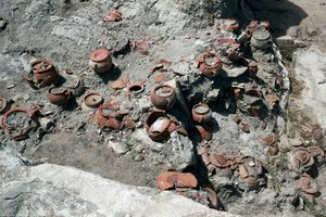 Foinikialaisten sivilisaatio: maljakoiden jäännökset, puunilaisen Sulcis-kaupungin tofeetin paikka nykyisellä Sant