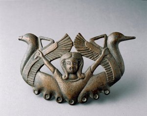 Foinikialainen taide: Astarten jumaluus. Sitä ympäröi kaksi nousevaa lintua. Pronssiveistos 6. vuosisadalta eKr. Sevillasta. Himmeä. 16 cm Sevilla, arkeologinen museo tekijältä Phoenician School