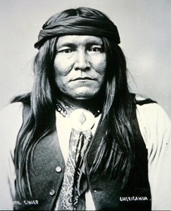 Chato Chiricahua-heimon päällikkö (m/w kuva)