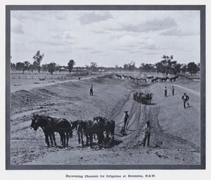 Kastelukanavien kaivaminen Berembeassa, NSW (m/w kuva) tekijältä Photographer Australian