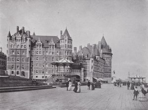 Chateau Frontenac ja Dufferin Terrace (m/w kuva) tekijältä Photographer Canadian