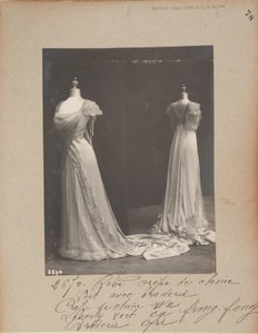 Albumisivu: House of Worth, Ball Gown tekijältä Photographer French