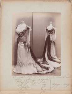 Albumisivu: House of Worth, Ball Gown tekijältä Photographer French