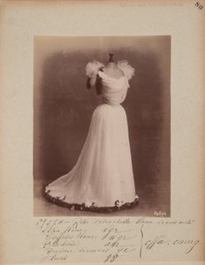 Albumisivu: House of Worth, Ball Gown tekijältä Photographer French