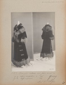 Albumisivu: House of Worth, Coat (Redingote) tekijältä Photographer French