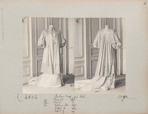 Albumisivu: House of Worth, Coat tekijältä Photographer French