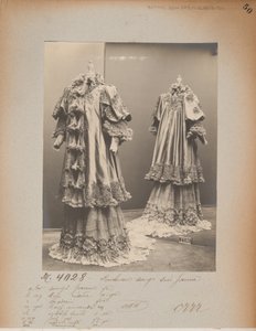 Albumisivu: House of Worth, Coat tekijältä Photographer French