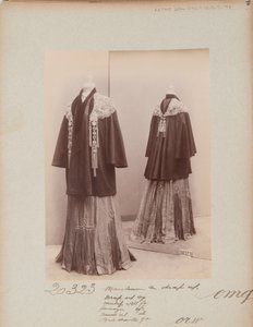 Albumisivu: House of Worth, Coat tekijältä Photographer French
